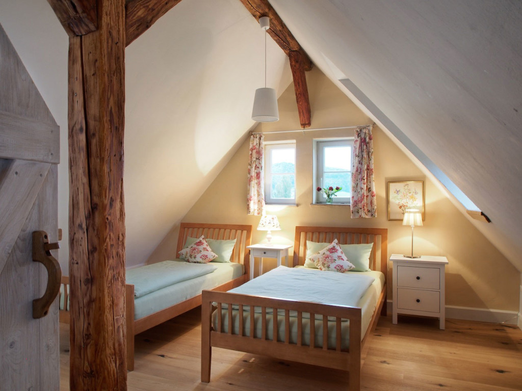 Schlafzimmer im Spitzboden der Ferienwohnung in Öhningen am Bodensee