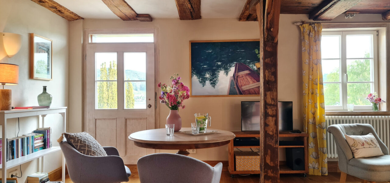 Wohnzimmer der Ferienwohnung im Erdgeschoss in Kattenhorn am Bodensee