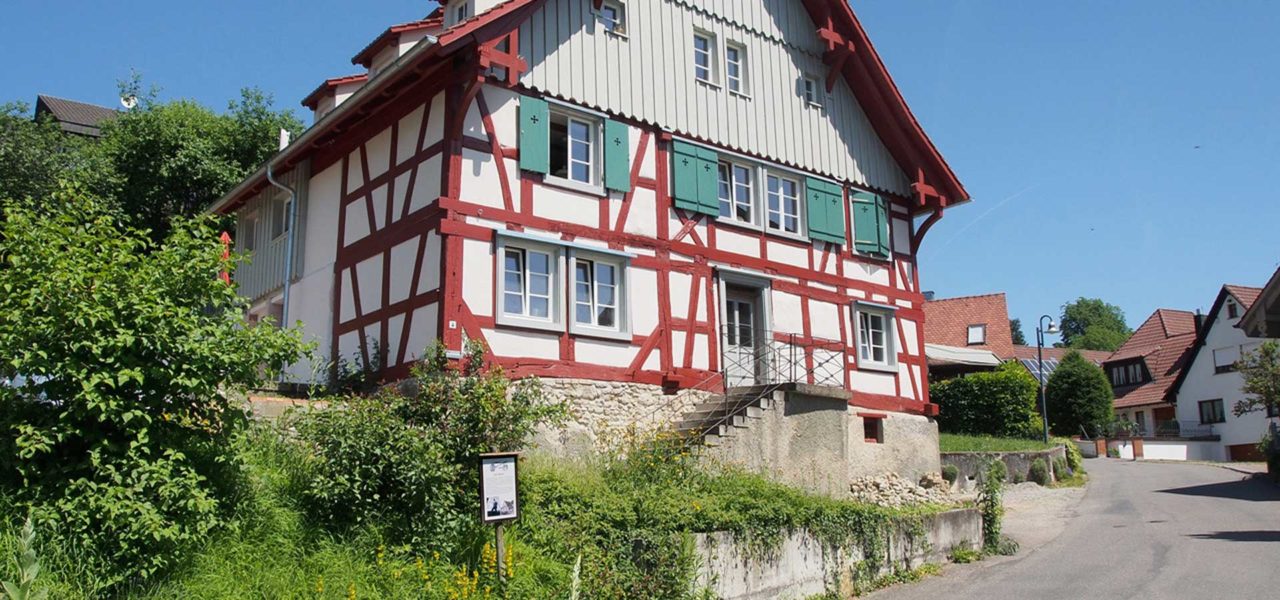 Außenansicht des denkmalgeschützen Ferienhaus in Öhningen am Bodensee